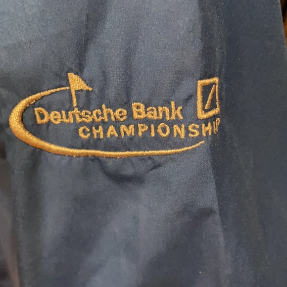 Oakley golf jacket 🏌🏼‍♀️ - Picture 3 of 5